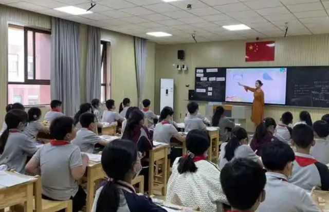 讲堂变得互动性明显增强大家的学习积极性也被充分调动起来了 讲堂变得互动性明显增强大家的学习积极性也被充分调动起来了