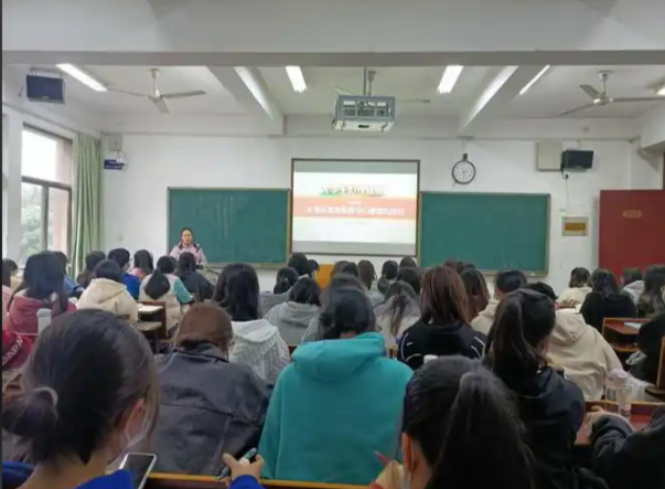 打破沟通壁垒树立常态化双向反应共享学生在校心思动态 打破沟通壁垒树立常态化双向反应共享学生在校心思动态