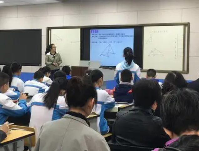 守住师生互动的表达基本功练好讲堂驾御的基本功 守住师生互动的表达基本功练好讲堂驾御的基本功